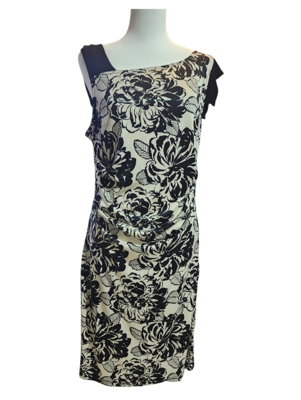 Tango Mango Sleeveless Black Floral Print Shift Dress - Neutral/Black
